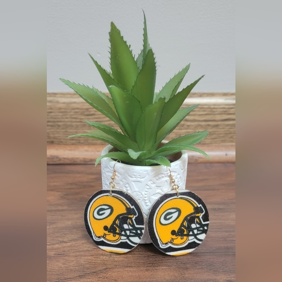 Green Bay Packers NFL Football Wood Circle Lightweight New Boutique Earrings - Picture 1 of 7